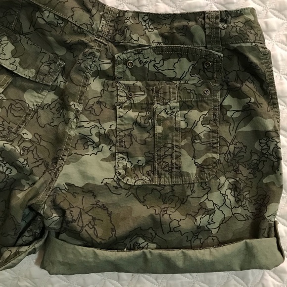 Carhartt El Paso Original Fit Camo Shorts Outdoor Ladies 12 Green Short Pants - Picture 10 of 14